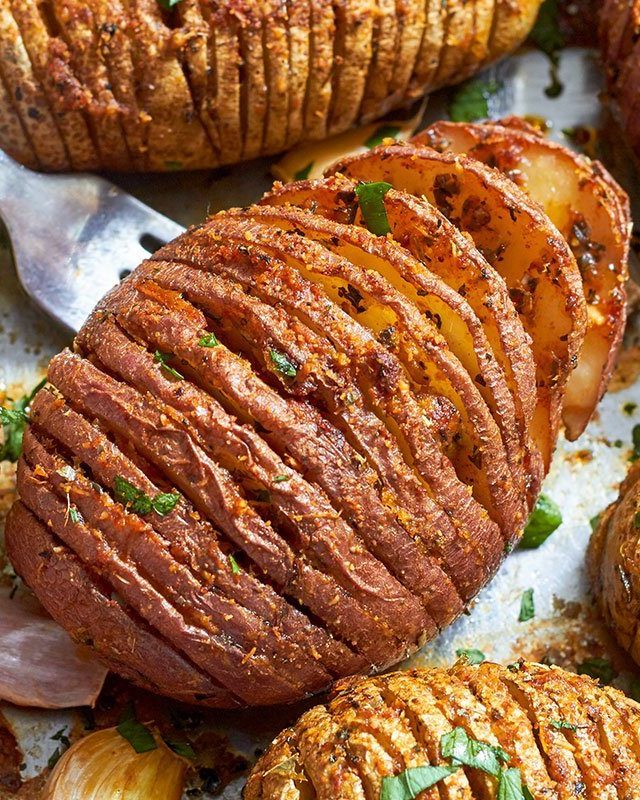 Garlic Parmesan Butter Roasted Potatoes - #recipe by #eatwell101 - https://www.eatwell101.com/garlic-parmesan-butter-roasted-potatoes