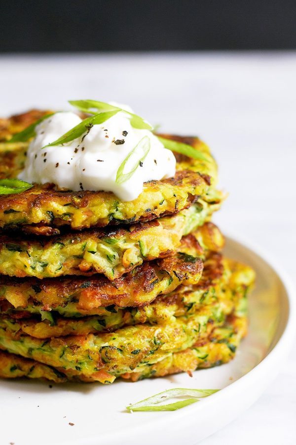 Crispy Parmesan Zucchini Fritters - #recipe by #eatwell101 - https://www.eatwell101.com/zucchini-fritters-recipe