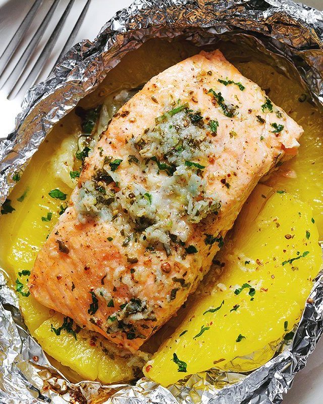 Lemon Garlic Butter Salmon in Foil with Pineapple - #recipe by #eatwell101 - https://www.eatwell101.com/honey-garlic-lemon-butter-salmon-in-foil