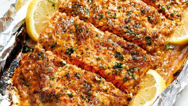 Baked Honey Garlic Salmon in Foil - #recipe by #eatwell101 - https://www.eatwell101.com/baked-honey-garlic-salmon-in-foil