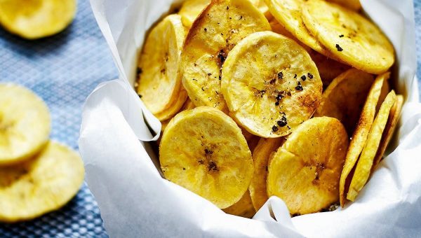 Paleo Baked Plantain Chips - #recipe by #eatwell101 - https://www.eatwell101.com/paleo-baked-plantain-chips