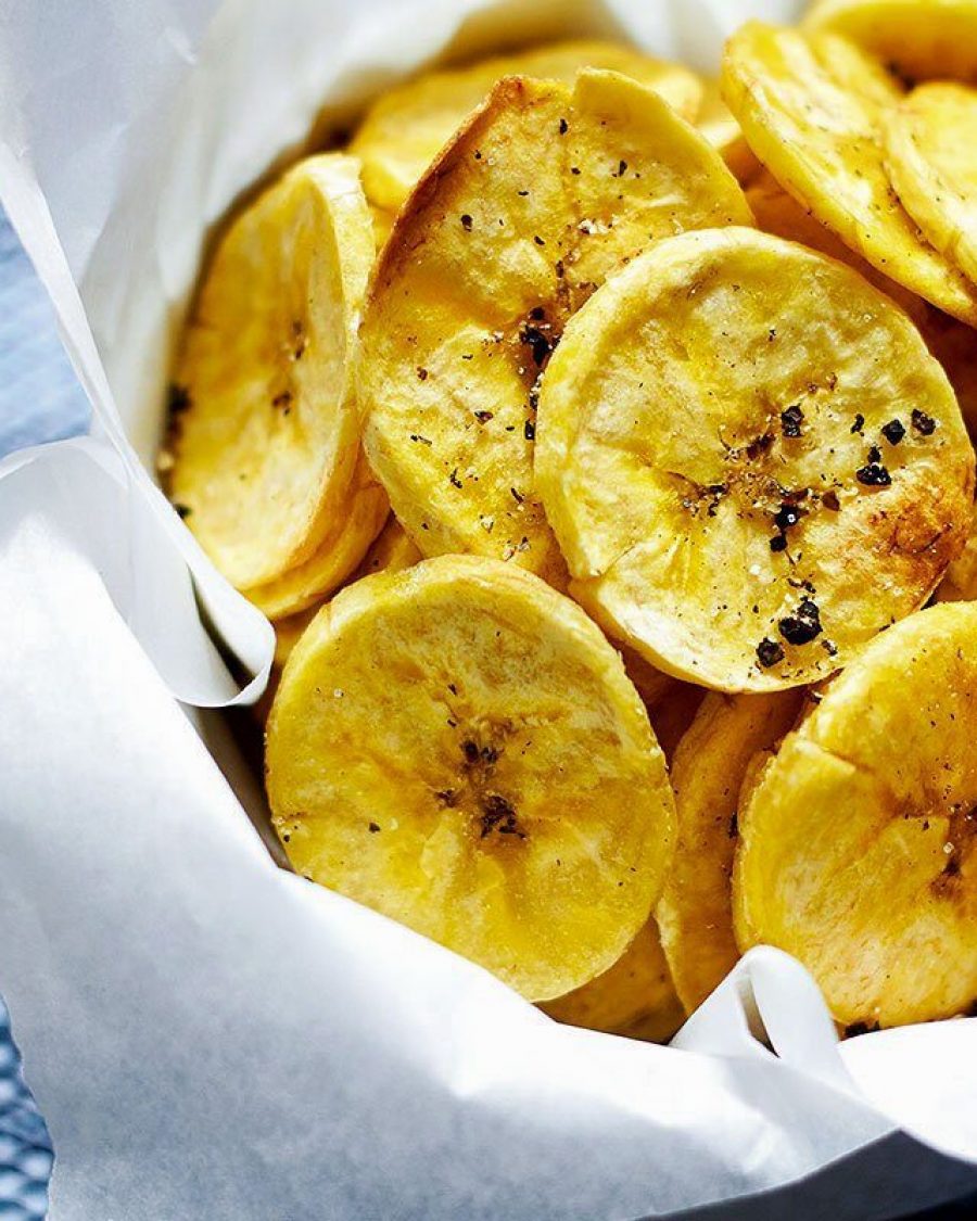 Paleo Baked Plantain Chips - #recipe by #eatwell101 - https://www.eatwell101.com/paleo-baked-plantain-chips