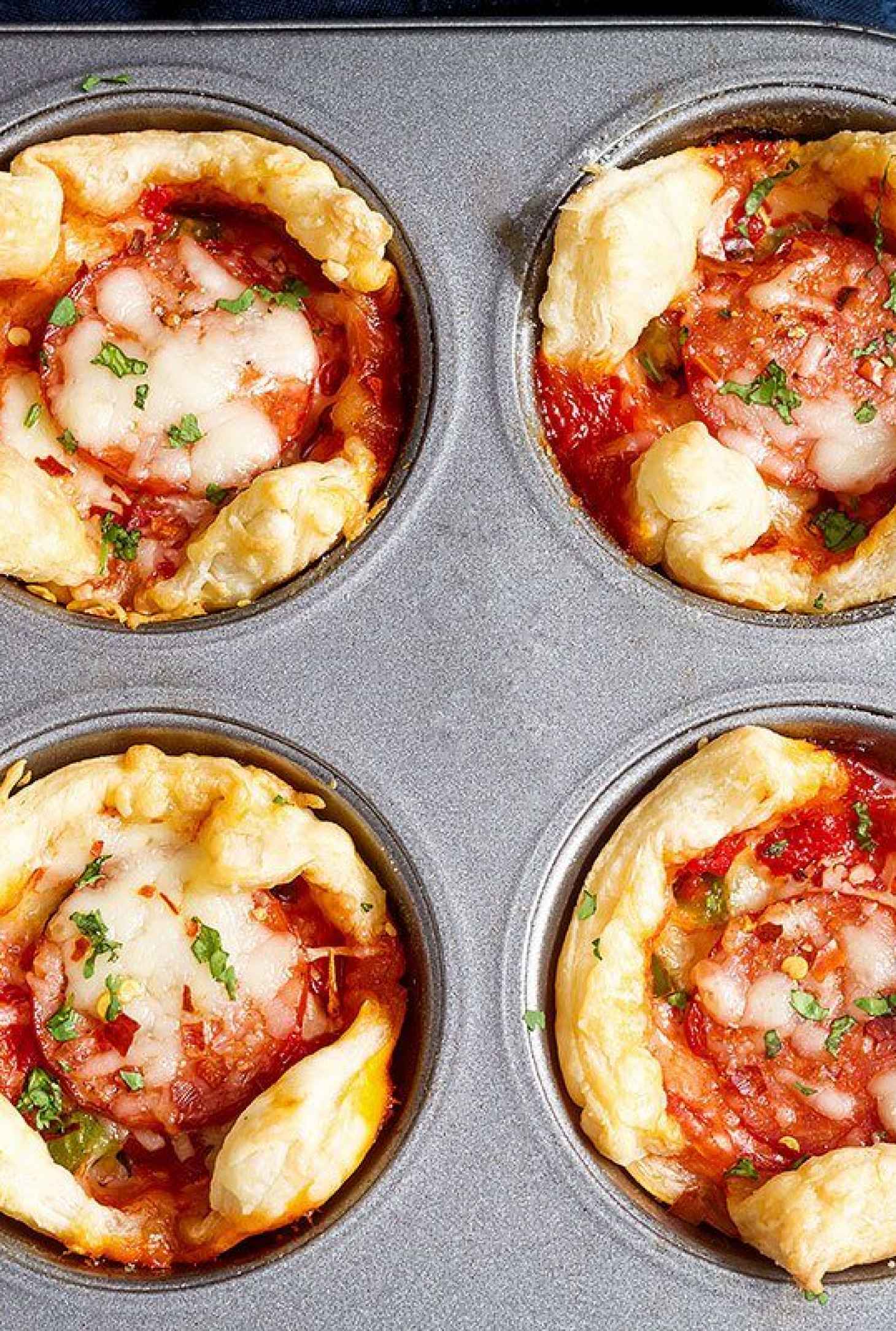 Pepperoni Pizza Cups - #recipe by #eatwell101 - https://www.eatwell101.com/pepperoni-pizza-puffs