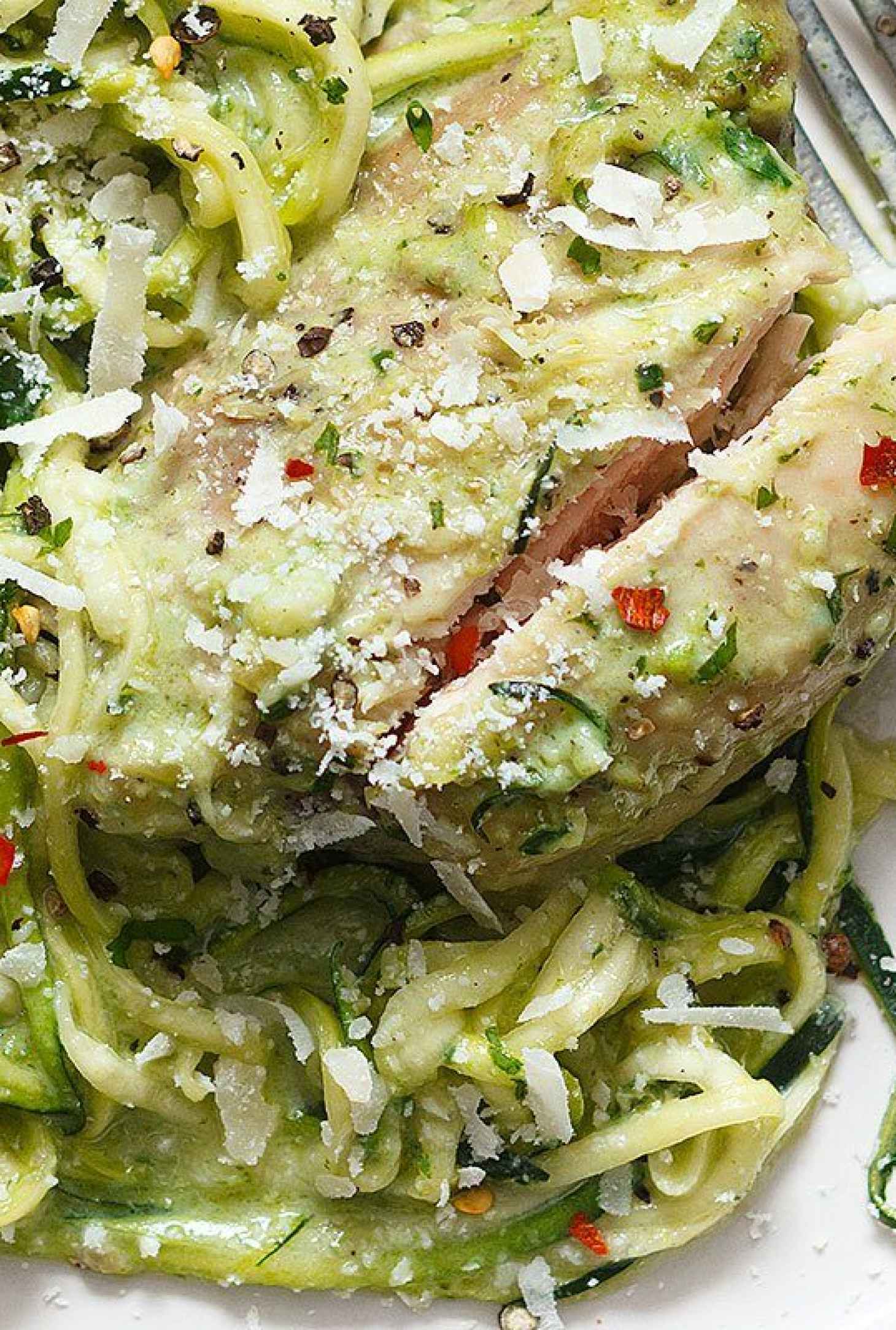 Creamy Pesto Chicken with Zucchini Noodles - #recipe by #eatwell101 - https://www.eatwell101.com/pesto-chicken-recipe