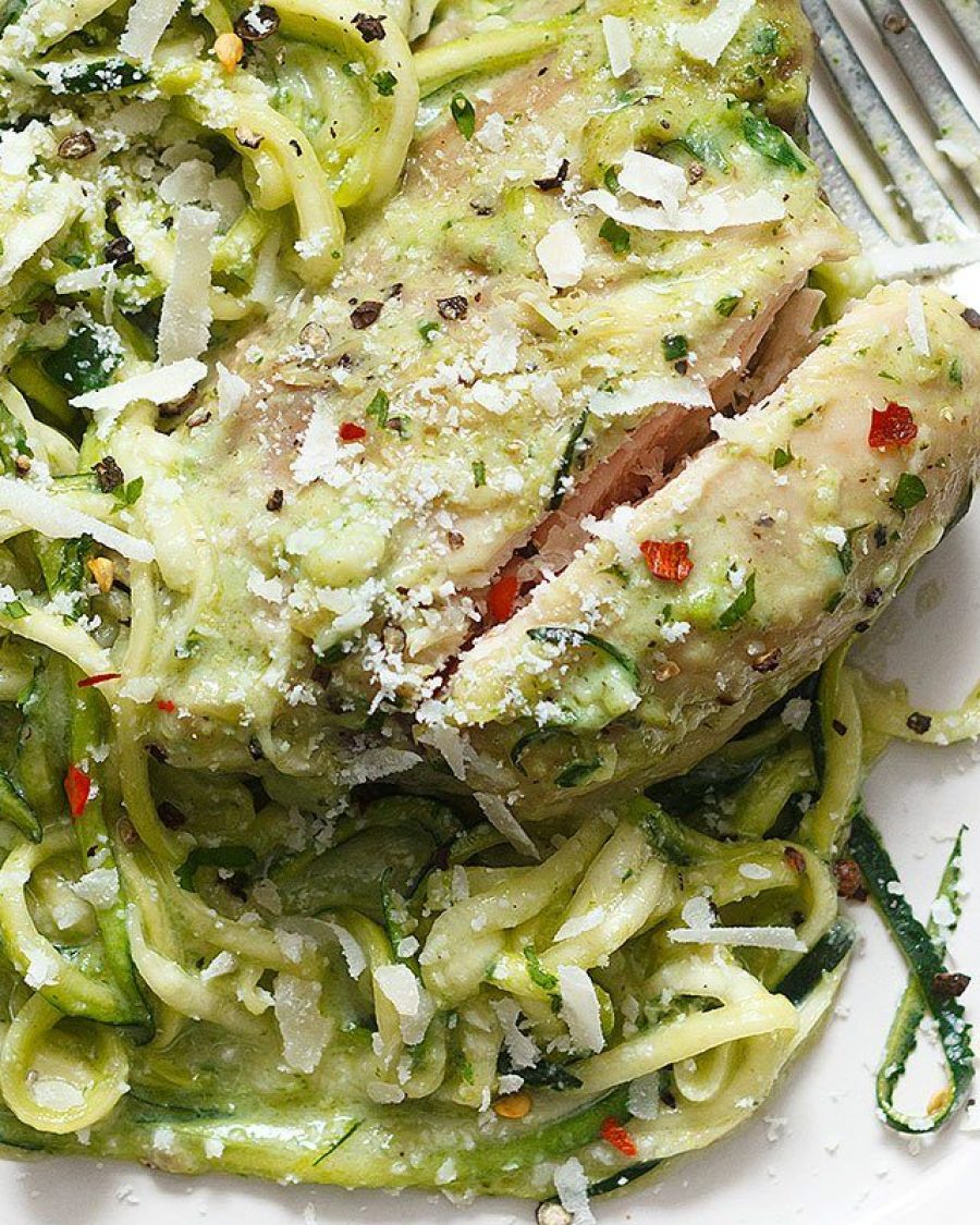 Creamy Pesto Chicken with Zucchini Noodles - #recipe by #eatwell101 - https://www.eatwell101.com/pesto-chicken-recipe