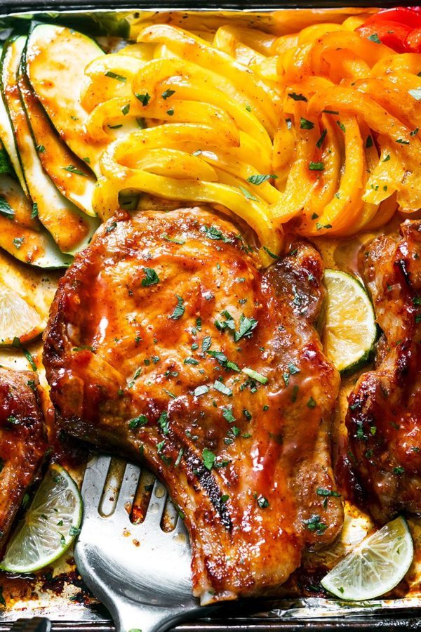 Baked BBQ Pork Chops with Zucchini and Peppers - #recipe by #eatwell101 - https://www.eatwell101.com/baked-bbq-pork-chops-recipe