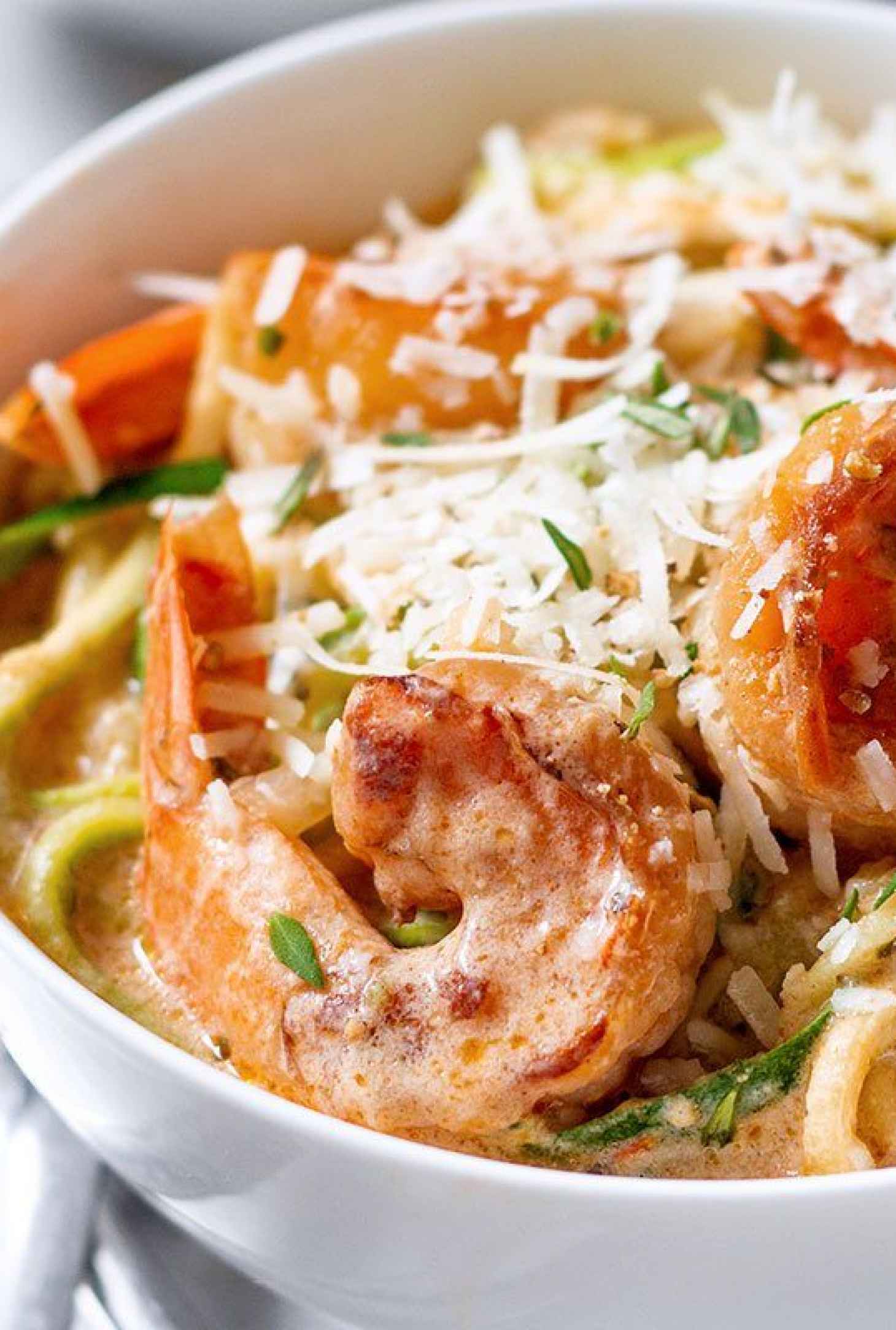 Creamy Shrimp Scampi with Zucchini Noodles - #recipe by #eatwell101 - https://www.eatwell101.com/shrimp-scampi-with-zucchini-noodles
