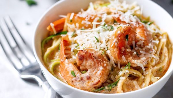 Creamy Shrimp Scampi with Zucchini Noodles - #recipe by #eatwell101 - https://www.eatwell101.com/shrimp-scampi-with-zucchini-noodles