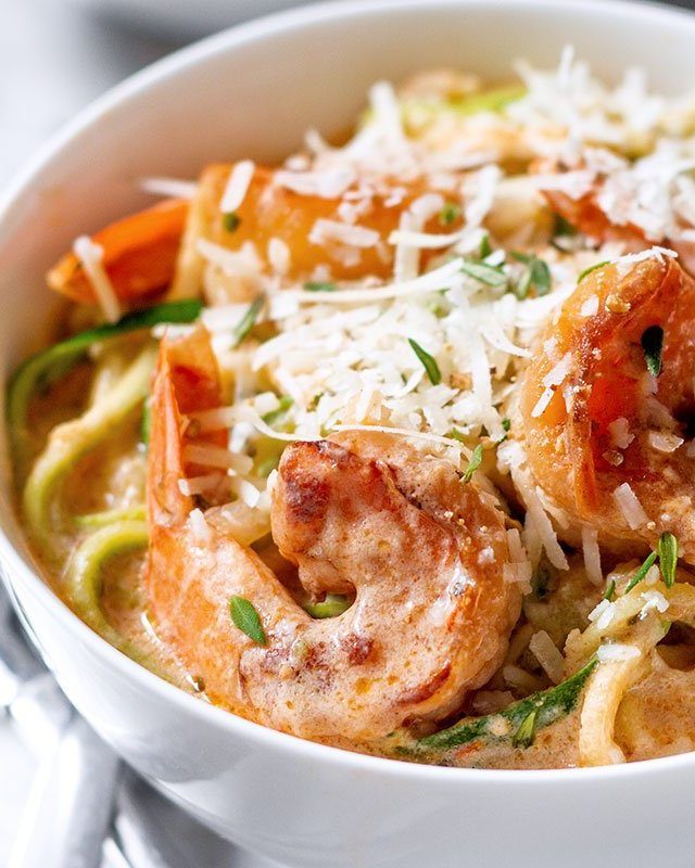 Creamy Shrimp Scampi with Zucchini Noodles - #recipe by #eatwell101 - https://www.eatwell101.com/shrimp-scampi-with-zucchini-noodles
