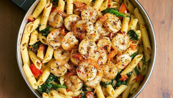 Tomato Spinach Shrimp Pasta - #recipe by #eatwell101 - https://www.eatwell101.com/shrimp-pasta-recipe-with-tomato-and-spinach