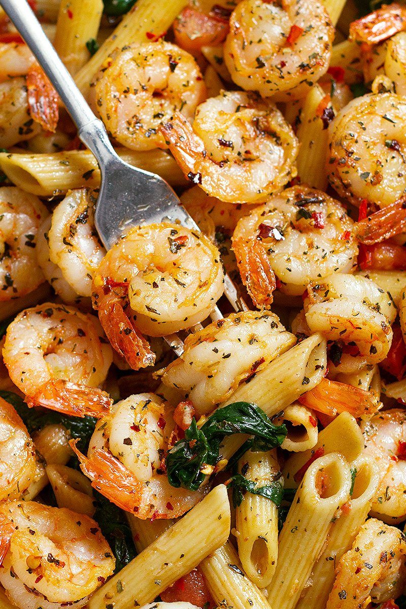 Spinach Shrimp Pasta – Incredibly COMFORTING and just melt-in-your-mouth AMAZING! Loaded with tomatoes, spinach and basil