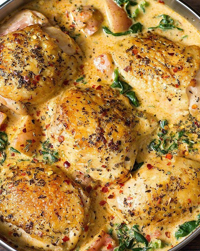 One Pan Chicken and Potatoes with Garlic Parmesan Spinach Cream Sauce - #recipe by #eatwell101 - https://www.eatwell101.com/chicken-potatoes-with-garlic-parmesan-cream-sauce
