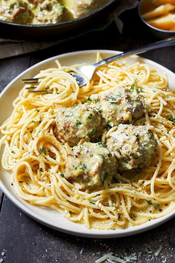Creamy Pesto Chicken Meatballs - #recipe by #eatwell101 - https://www.eatwell101.com/creamy-chicken-meatballs-recipe