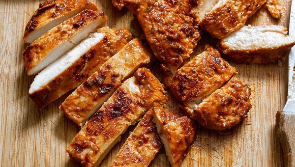 Honey Lime Grilled Chicken - #recipe by #eatwell101 - https://www.eatwell101.com/easy-grilled-chicken-with-spicy-honey-lime-sauce