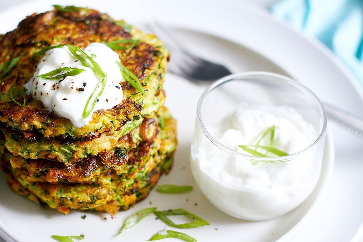 Crispy Garlic Parmesan Zucchini Fritters