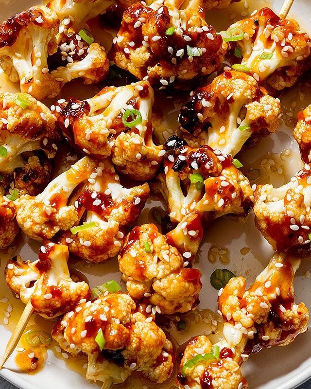 Grilled General Tso’s Cauliflower Kabobs - #recipe by #eatwell101 - https://www.eatwell101.com/general-tso-grilled-cauliflower