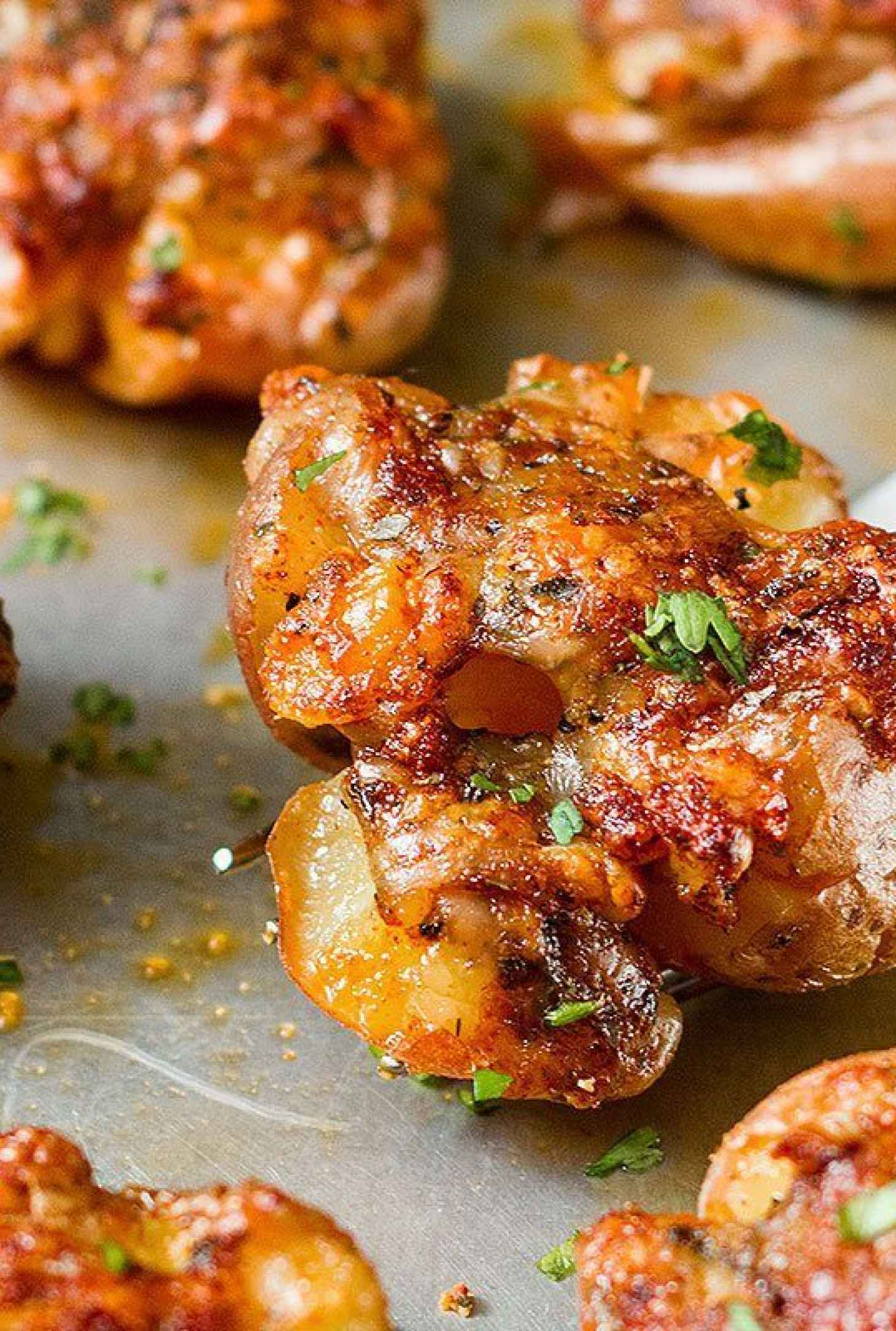 Garlic Butter Parmesan Roasted Baby Potatoes - #recipe by #eatwell101 - https://www.eatwell101.com/garlic-butter-parmesan-roasted-potatoes