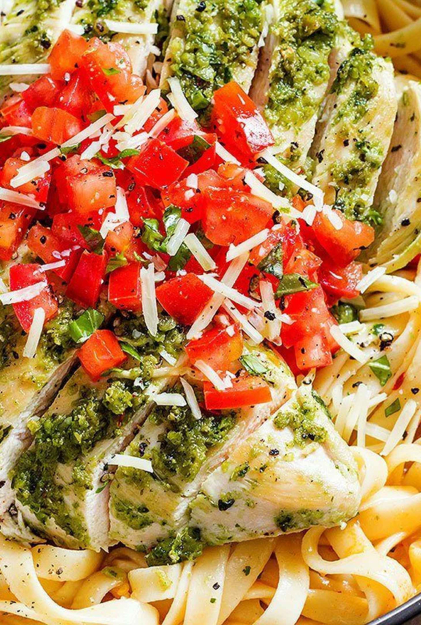 Pesto Chicken Pasta - #recipe by #eatwell101 - https://www.eatwell101.com/pesto-chicken-pasta-recipe