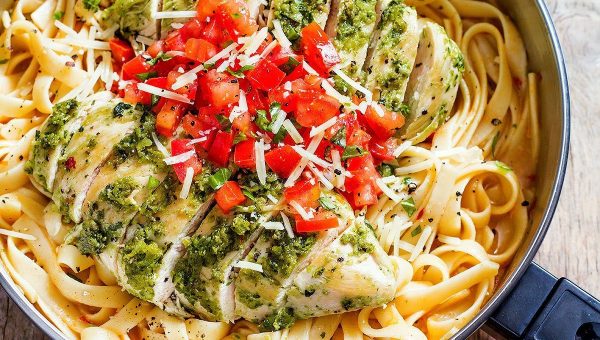 Pesto Chicken Pasta - #recipe by #eatwell101 - https://www.eatwell101.com/pesto-chicken-pasta-recipe