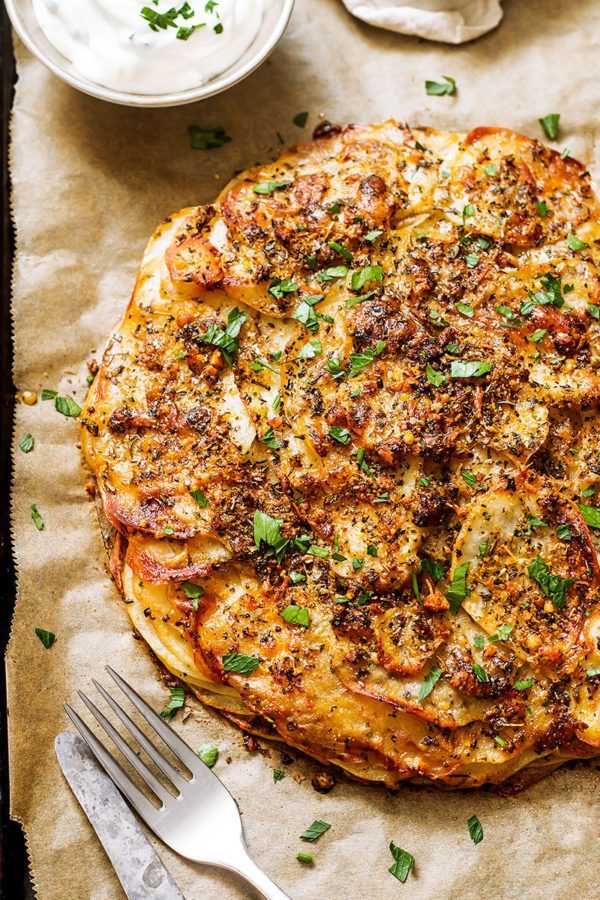 Baked Potato Cake - #recipe by #eatwell101 - https://www.eatwell101.com/garlic-parmesan-potato-cake
