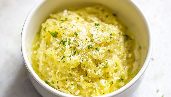 Lemon Garlic Butter Spaghetti Squash - #recipe by #eatwell101 - https://www.eatwell101.com/lemon-garlic-butter-spaghetti-squash