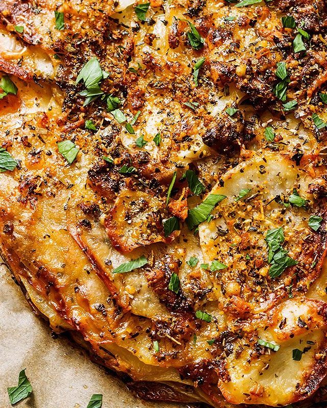 Baked Garlic and Parmesan Potato Cake - #recipe by #eatwell101 - https://www.eatwell101.com/garlic-parmesan-potato-cake