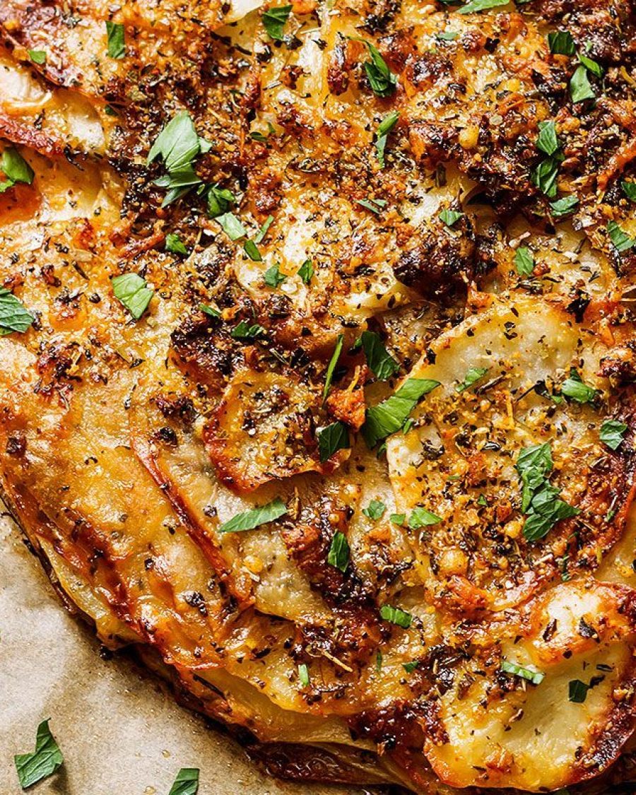 Baked Garlic and Parmesan Potato Cake - #recipe by #eatwell101 - https://www.eatwell101.com/garlic-parmesan-potato-cake