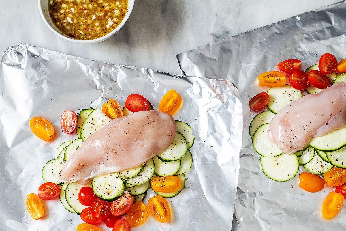 Chicken in Foil Packets – #eatwell101 #recipe #chicken #dinner - So NOURISHING and packed with TONS OF FLAVOR! Chicken breasts cooked in foil packets are amazingly moist and tender.
