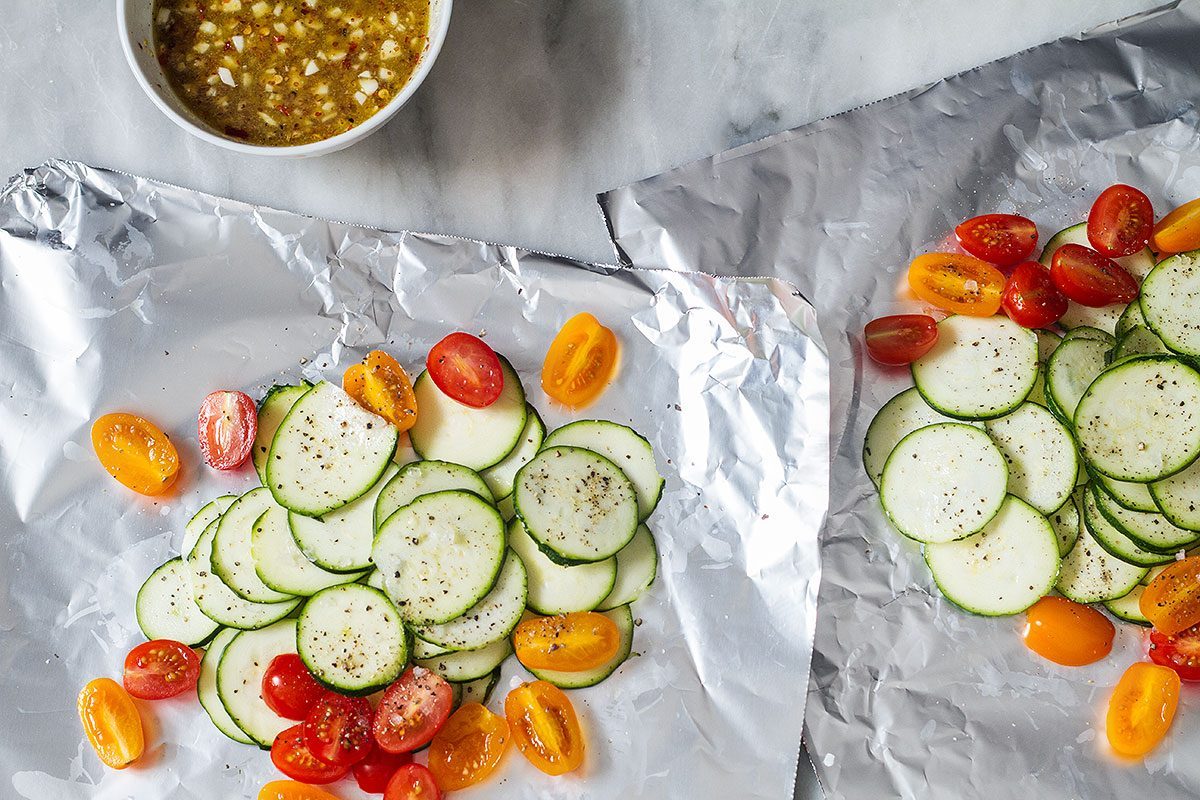 Chicken in Foil Packets – #eatwell101 #recipe #chicken #dinner - So NOURISHING and packed with TONS OF FLAVOR! Chicken breasts cooked in foil packets are amazingly moist and tender.