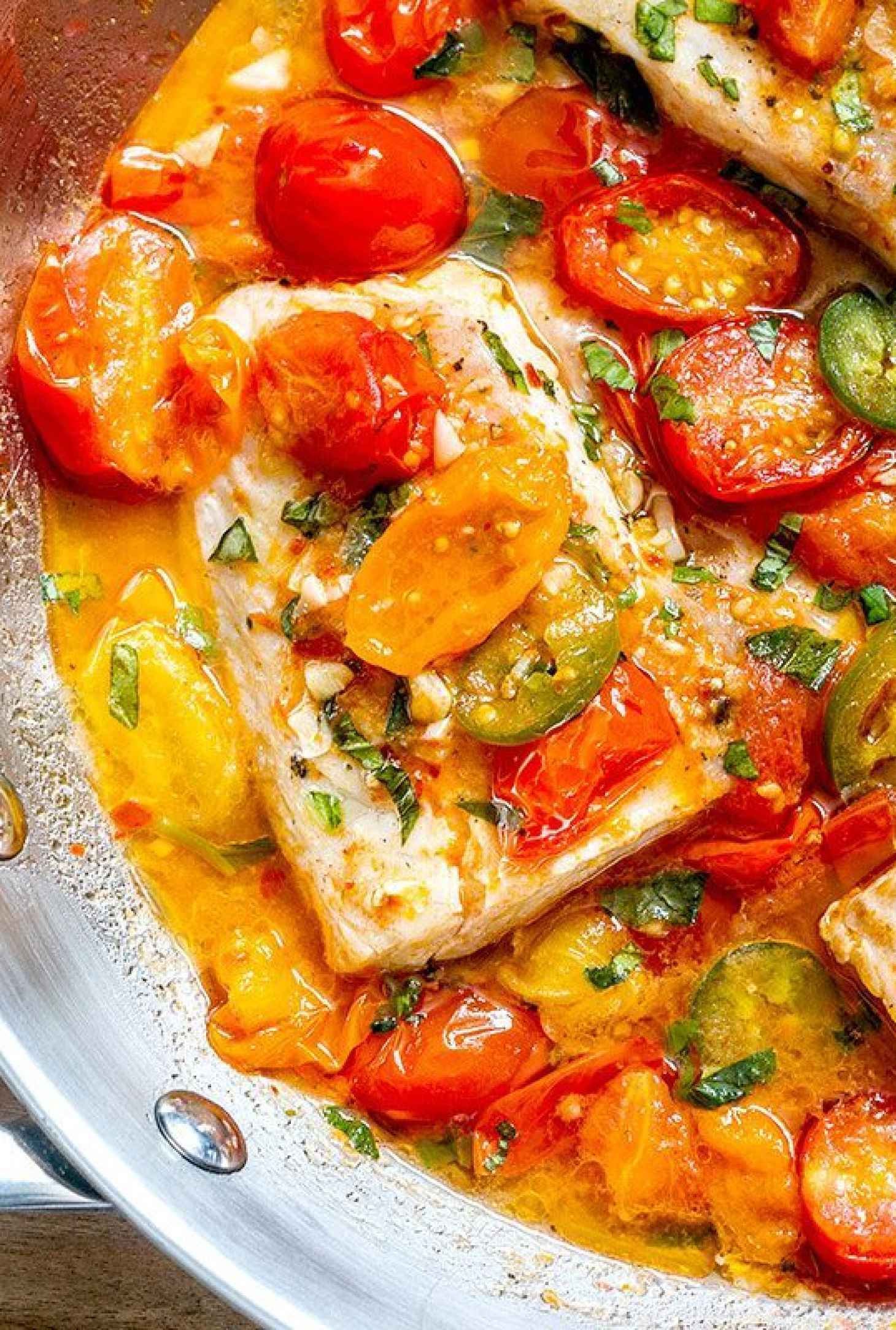Pan-Seared Tilapia in Tomato Basil Sauce - #recipe by #eatwell101 - https://www.eatwell101.com/tilapia-recipe-in-tomato-basil-sauce