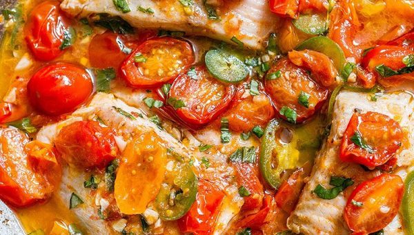 Pan-Seared Tilapia in Tomato Basil Sauce - #recipe by #eatwell101 - https://www.eatwell101.com/tilapia-recipe-in-tomato-basil-sauce