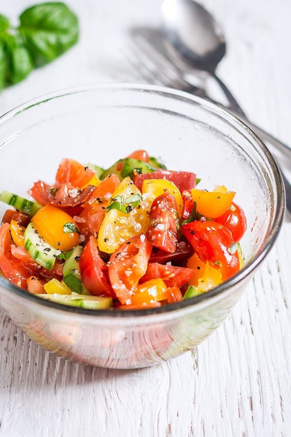 Healthy Cucumber Tomato Salad - #recipe by #eatwell101 - https://www.eatwell101.com/cucumber-tomato-salad