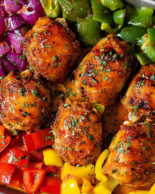 Sheet-Pan Honey Chili Chicken with Veggies - #recipe by #eatwell101 - https://www.eatwell101.com/honey-chili-chicken-sheet-pan-dinner