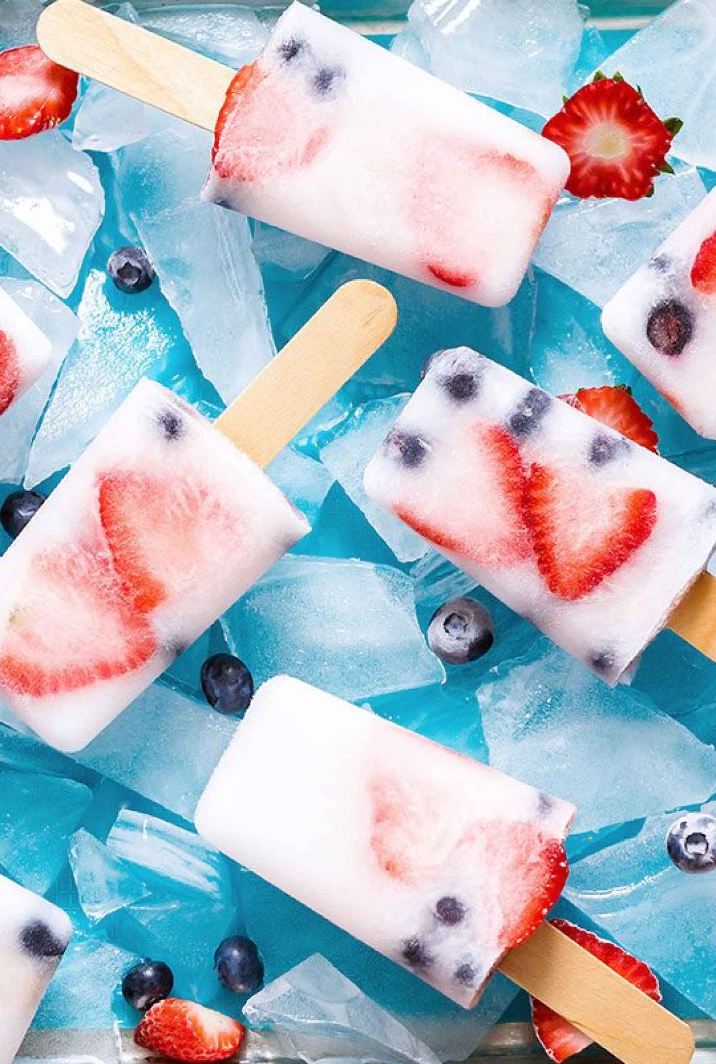 Strawberry & Blueberry Margarita Popsicles - #recipe by #eatwell101 - https://www.eatwell101.com/margarita-popsicles-recipe-with-strawberry-blueberry