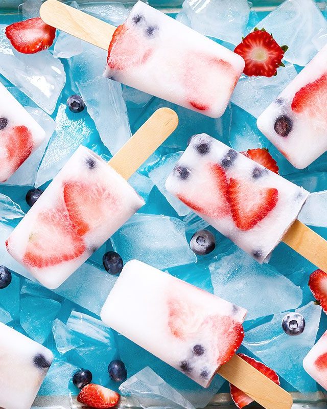 Strawberry & Blueberry Margarita Popsicles - #recipe by #eatwell101 - https://www.eatwell101.com/margarita-popsicles-recipe-with-strawberry-blueberry