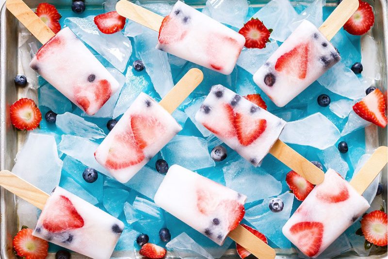 Strawberry & Blueberry Margarita Popsicles - #recipe by #eatwell101 - https://www.eatwell101.com/margarita-popsicles-recipe-with-strawberry-blueberry