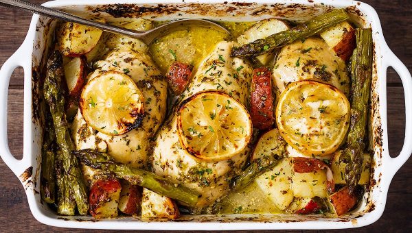 Baked Chicken Breasts with Lemon & Veggies - #recipe by #eatwell101 - https://www.eatwell101.com/baked-chicken-breasts-recipe