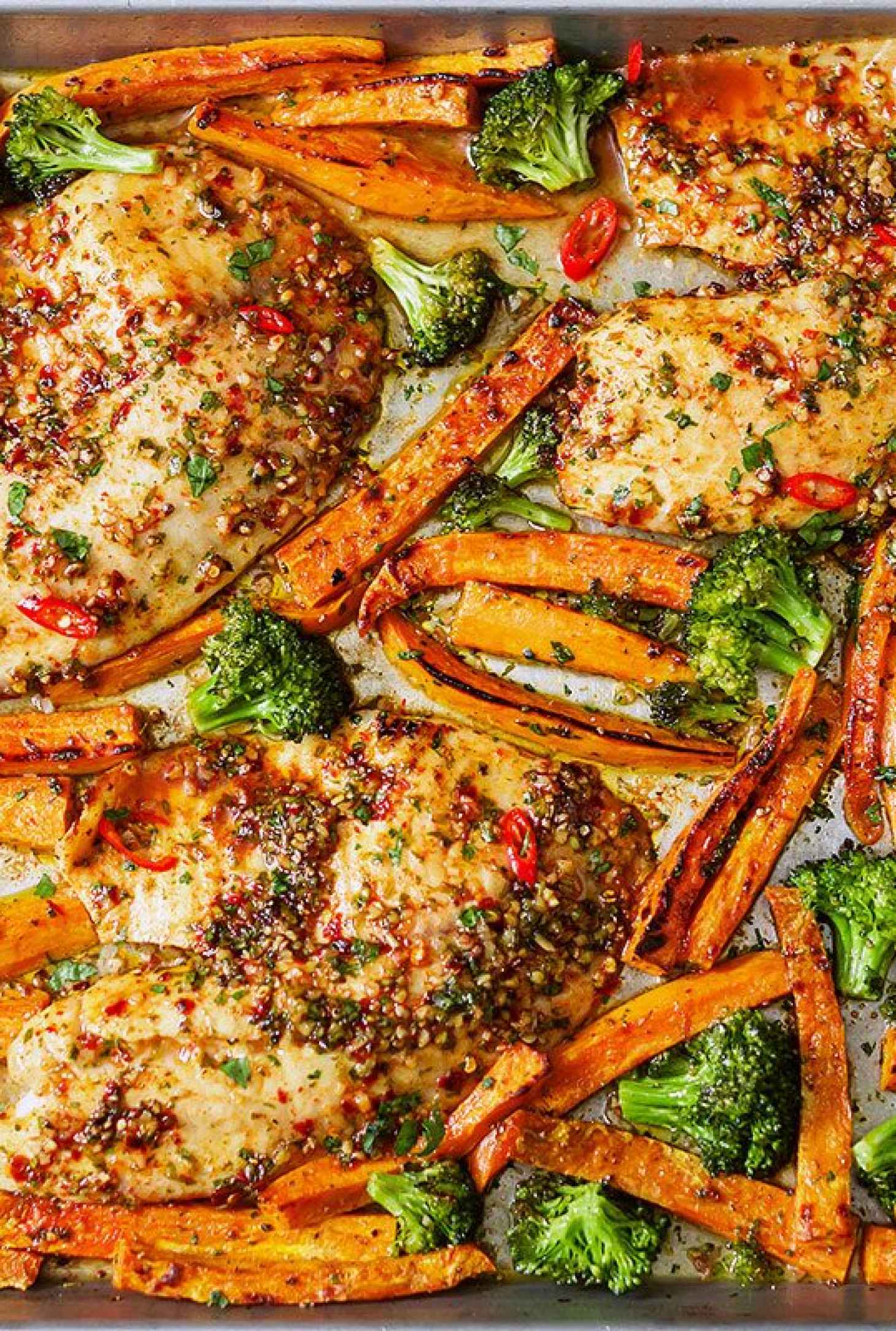 Sheet-Pan Chili-Lime Tilapia Recipe with Veggies - #recipe by #eatwell101 - https://www.eatwell101.com/sheet-pan-tilapia-white-fish-recipe