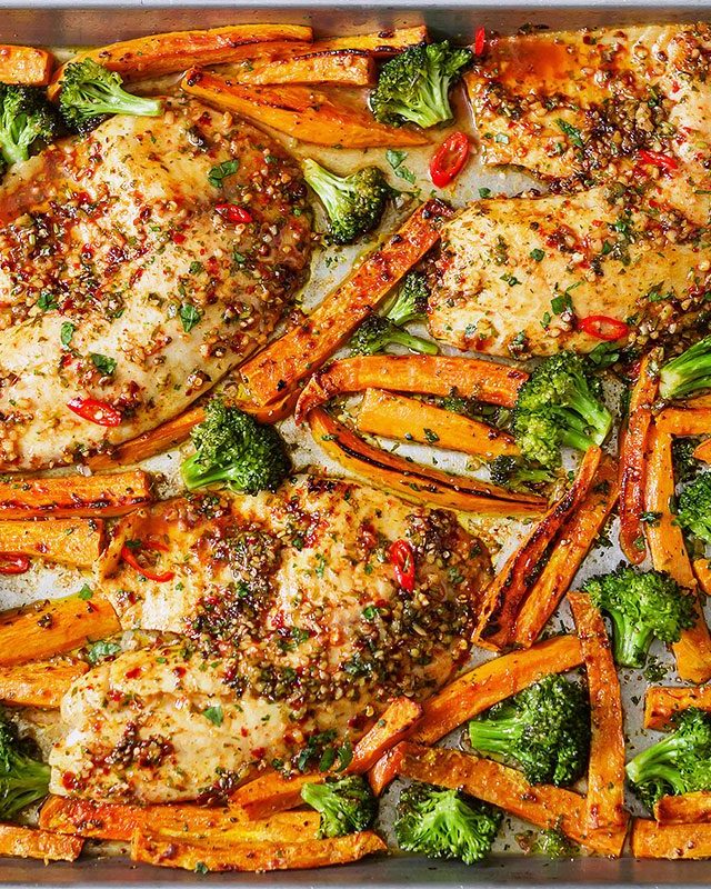 Sheet-Pan Chili-Lime Tilapia Recipe with Veggies - #recipe by #eatwell101 - https://www.eatwell101.com/sheet-pan-tilapia-white-fish-recipe