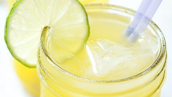 Fresh Pineapple Margarita - #recipe by #eatwell101 - https://www.eatwell101.com/pineapple-margarita-recipe