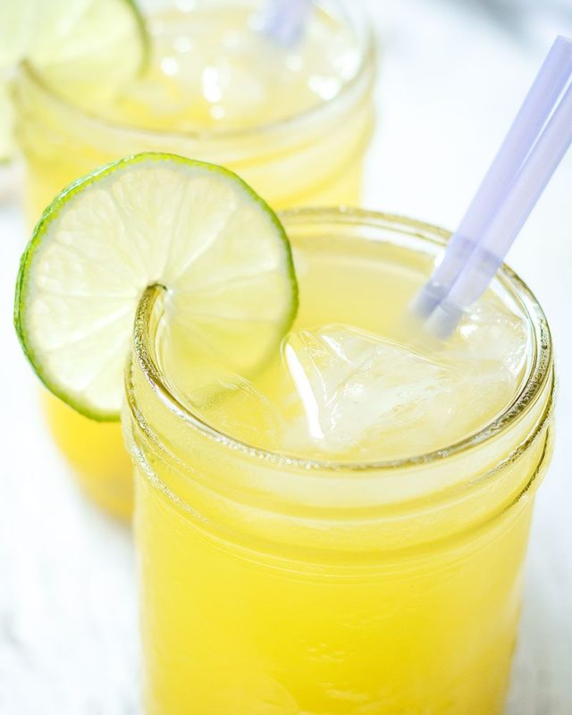 Fresh Pineapple Margarita - #recipe by #eatwell101 - https://www.eatwell101.com/pineapple-margarita-recipe