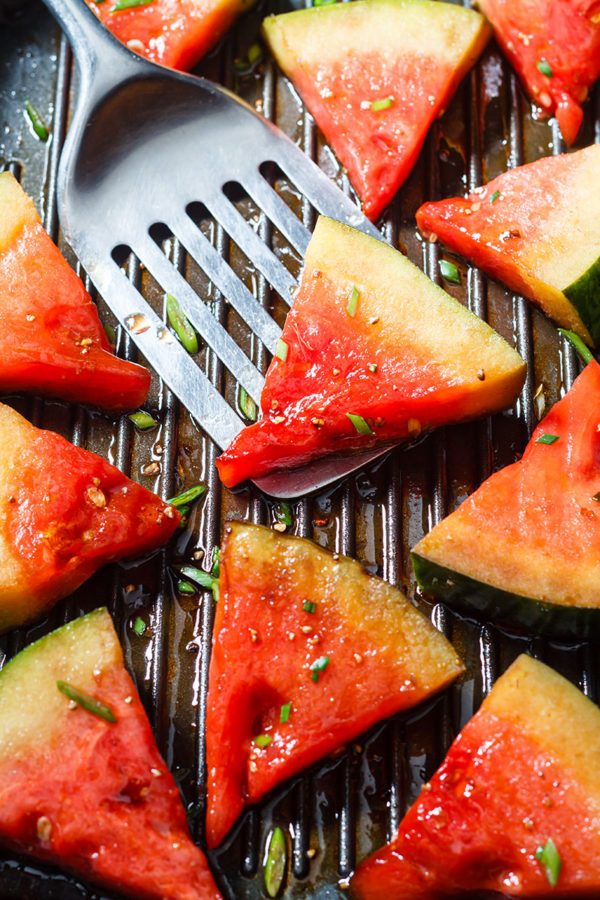 Grilled Watermelon with Honey Balsamic Glaze - #recipe by #eatwell101 - https://www.eatwell101.com/grilled-watermelon-recipe