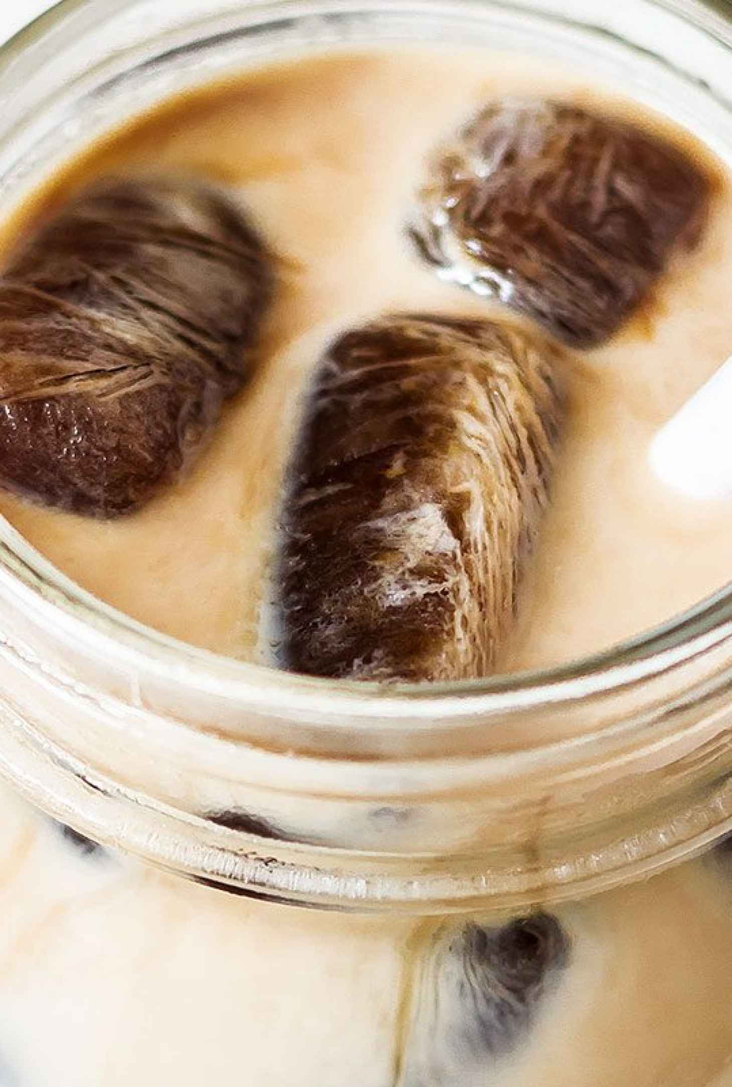 Iced Mocha Coffee - #recipe by #eatwell101 - https://www.eatwell101.com/mocha-iced-coffee-recipe