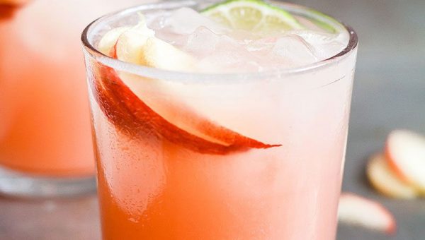 Homemade Lemonade with Fresh Peach - #recipe by #eatwell101 - https://www.eatwell101.com/homemade-lemonade-recipe-with-fresh-peach