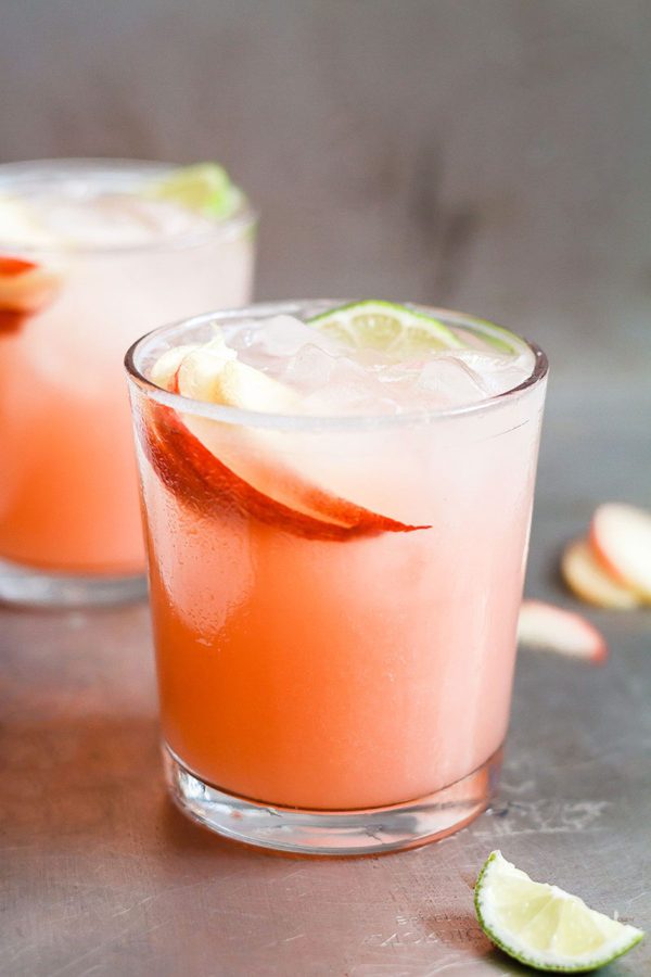Homemade Lemonade with Fresh Peach - #recipe by #eatwell101 - https://www.eatwell101.com/homemade-lemonade-recipe-with-fresh-peach