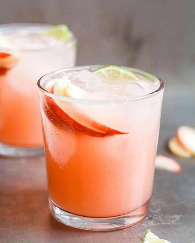 Homemade Lemonade with Fresh Peach - #recipe by #eatwell101 - https://www.eatwell101.com/homemade-lemonade-recipe-with-fresh-peach