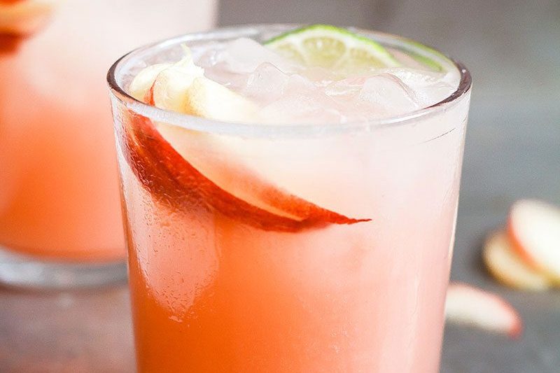 Homemade Lemonade with Fresh Peach - #recipe by #eatwell101 - https://www.eatwell101.com/homemade-lemonade-recipe-with-fresh-peach
