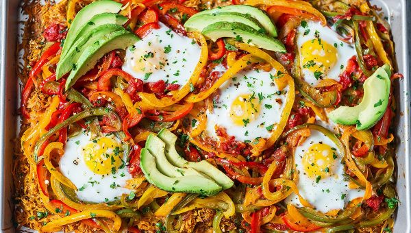 Eggs Sweet Potato Sheet Pan Breakfast - #recipe by #eatwell101 - https://www.eatwell101.com/sheet-pan-breakfast-bake-recipe