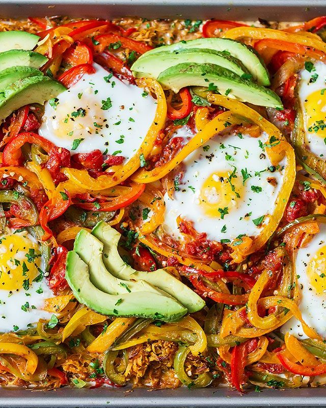 Eggs Sweet Potato Sheet Pan Breakfast - #recipe by #eatwell101 - https://www.eatwell101.com/sheet-pan-breakfast-bake-recipe