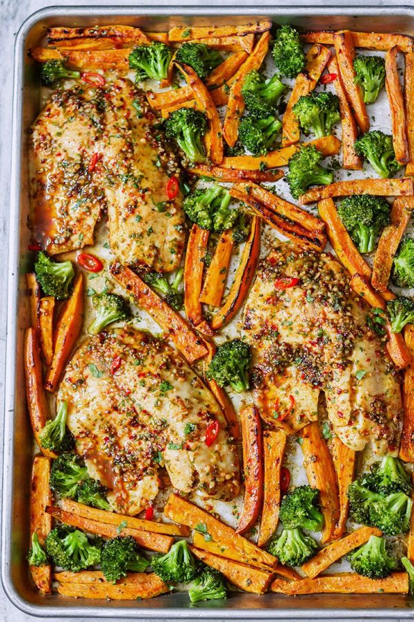 Sheet-Pan Chili-Lime Tilapia with Veggies - #recipe by #eatwell101 - https://www.eatwell101.com/sheet-pan-tilapia-white-fish-recipe